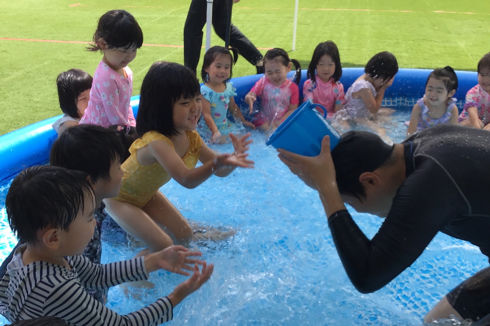 8月